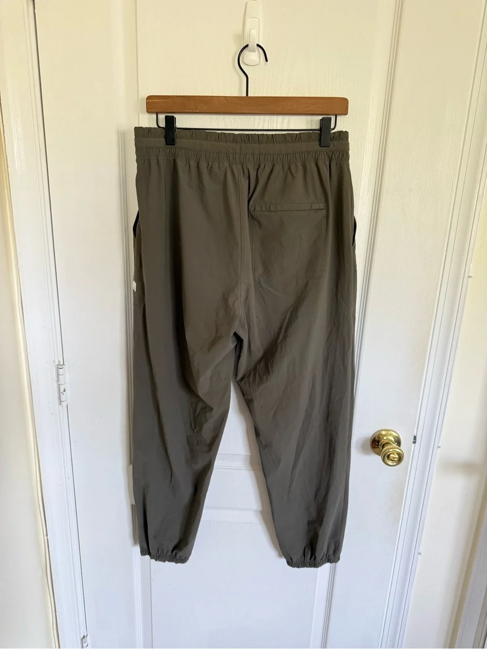 Vuori Women’s Miles Jogger in Oregano